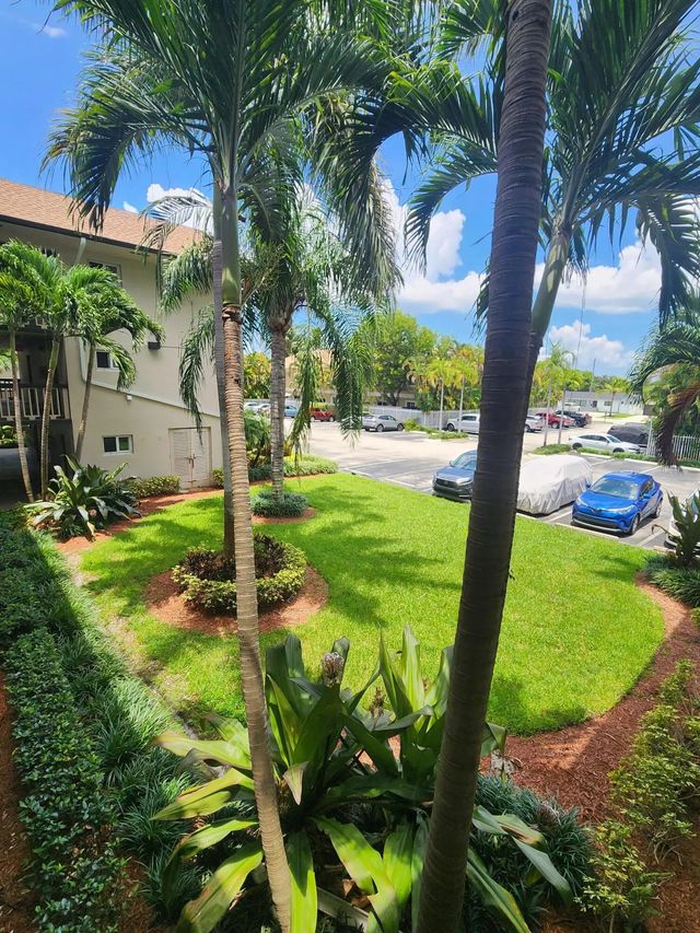 4 of 40 - 4900 Washington Street #307, Hollywood, FL