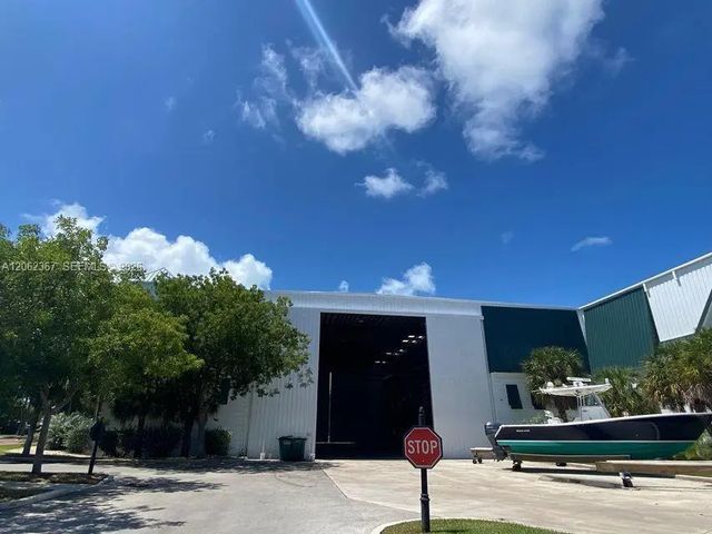 3 of 18 - 12411 Overseas Highway, Marathon, FL