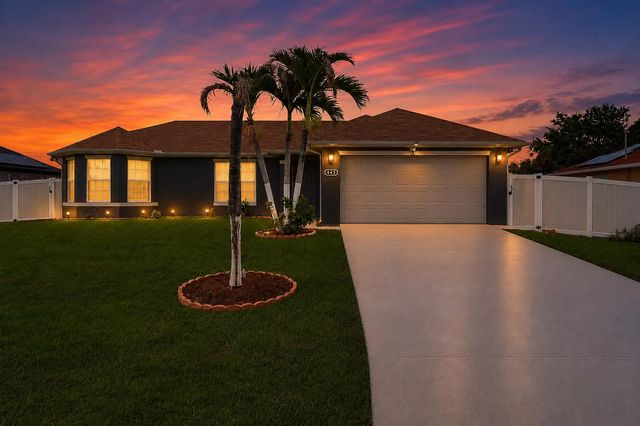 443 Sw Homeland Road, 