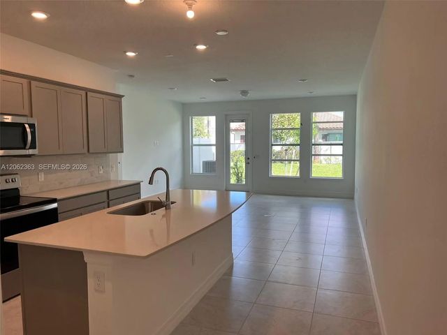 2 of 17 - 6121 Rancho Lane, Greenacres, FL