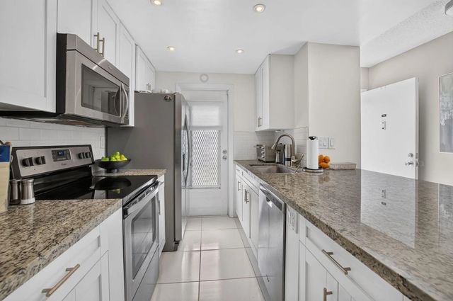 3 of 21 - 1115 Lake Terrace #103, Boynton Beach, FL