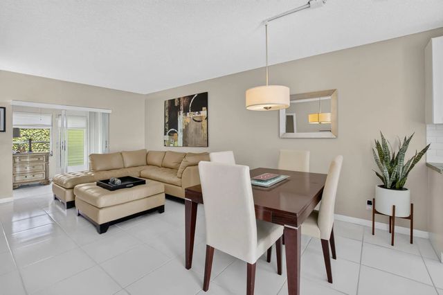 4 of 21 - 1115 Lake Terrace #103, Boynton Beach, FL