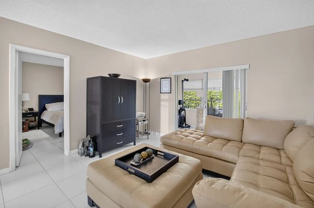 5 of 21 - 1115 Lake Terrace #103, Boynton Beach, FL