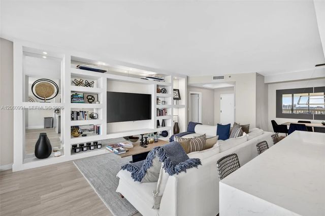 4 of 42 - 2000 Island Boulevard #3010, Aventura, FL