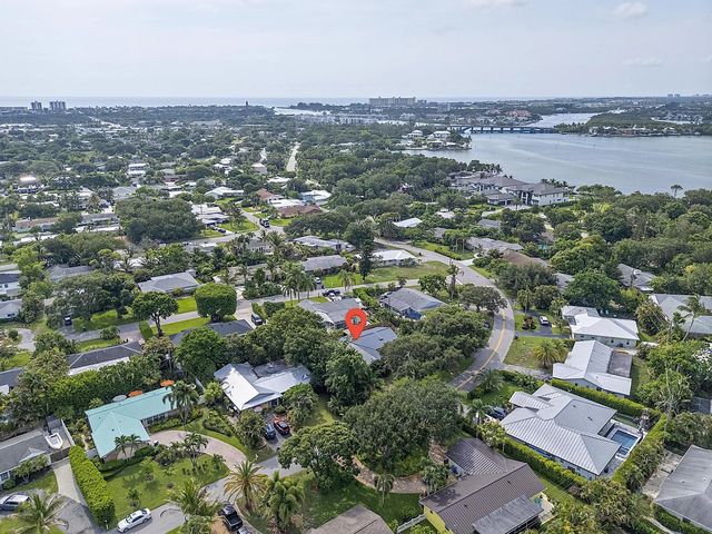 2 of 42 - 119 W Norfolk Road, Jupiter, FL