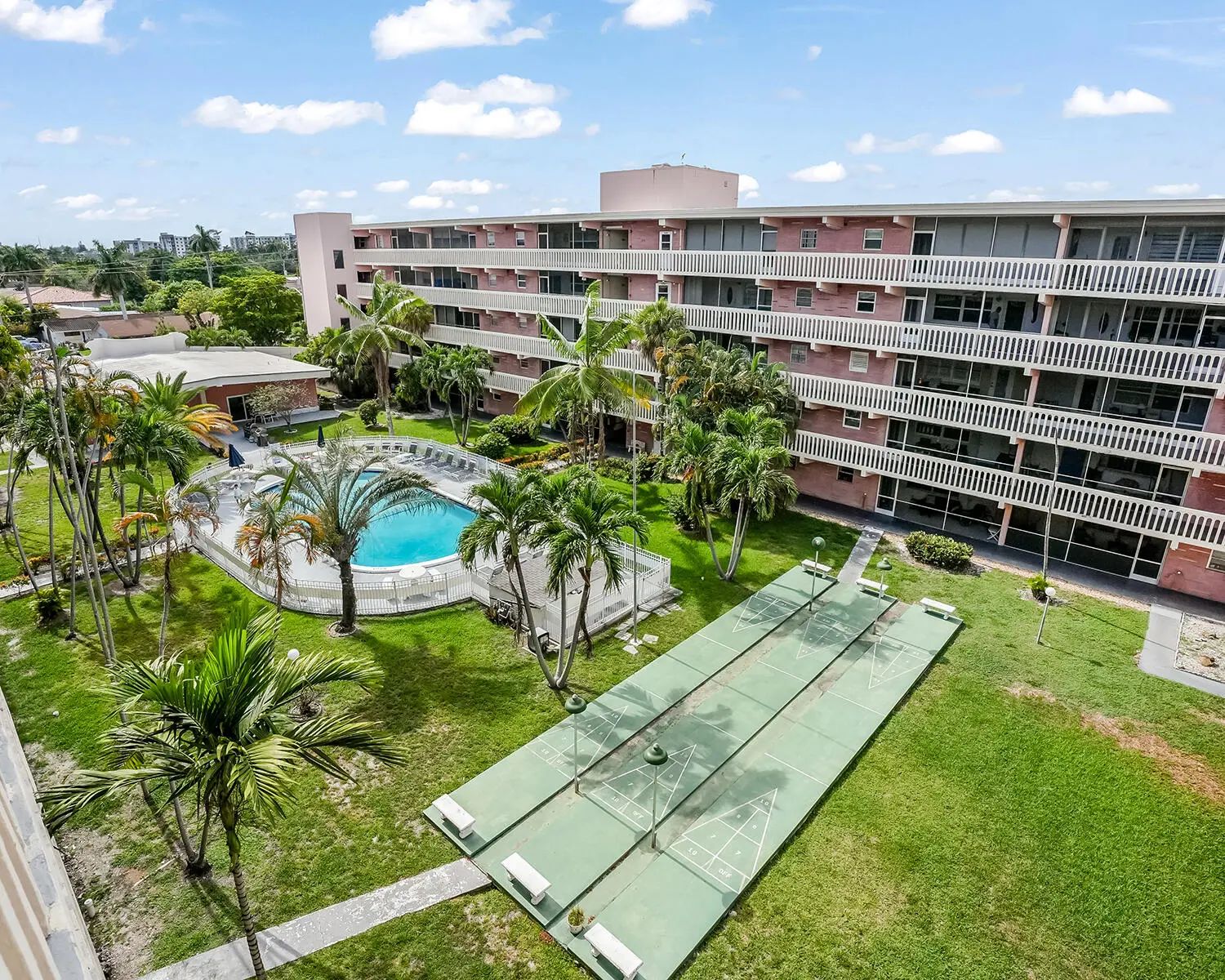 180 Ne 12th Avenue #15e, Hallandale Beach