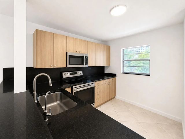 3 of 19 - 1541 S Ocean Boulevard #219, Pompano Beach, FL