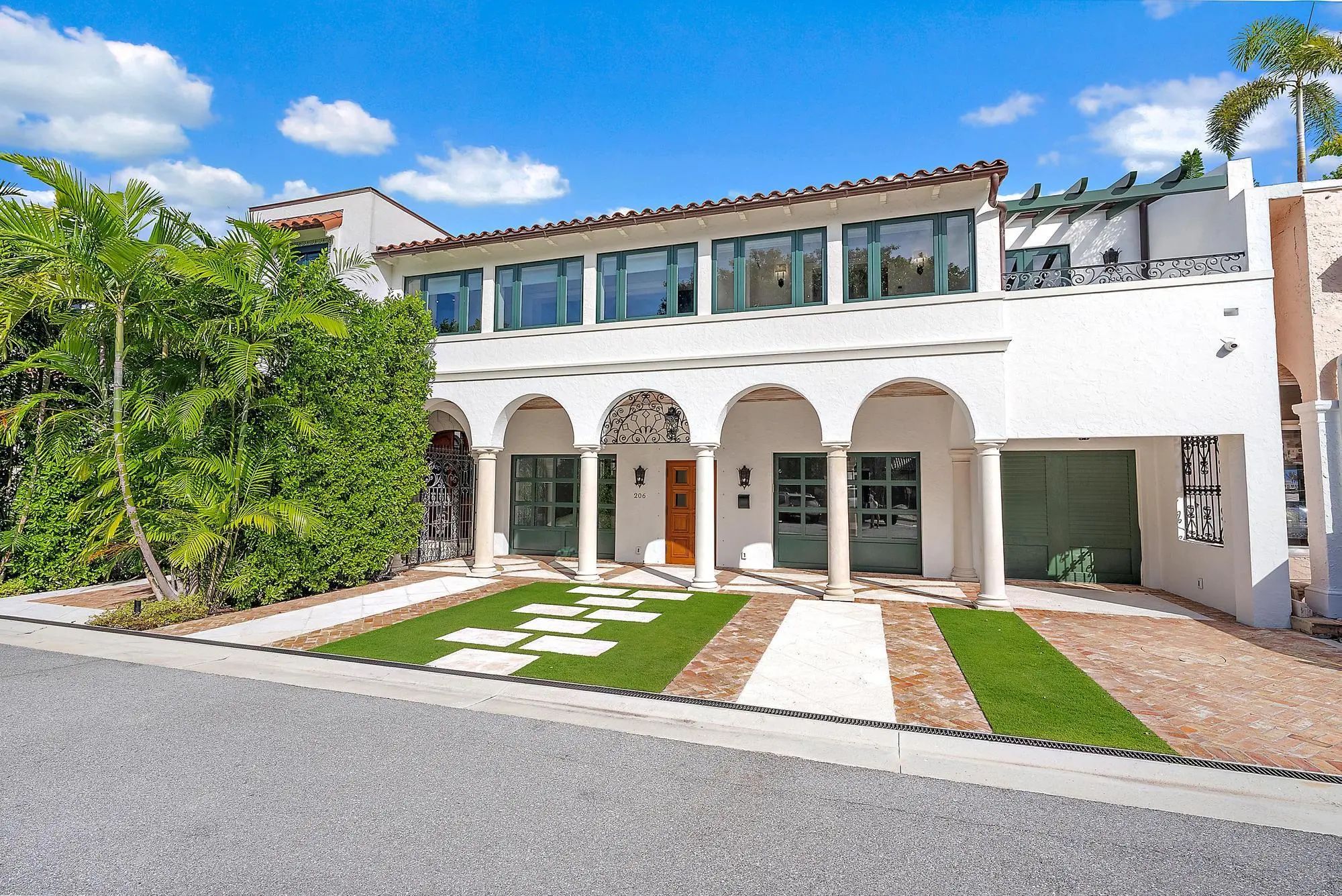 206 Phipps Plaza, Palm Beach