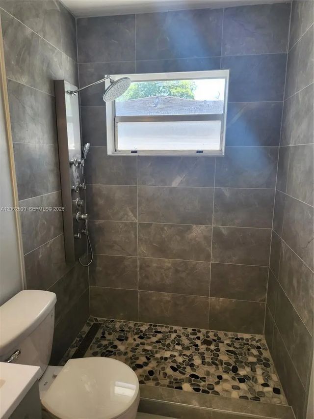 3 of 23 - 836 Nw 98th Street, Miami, FL