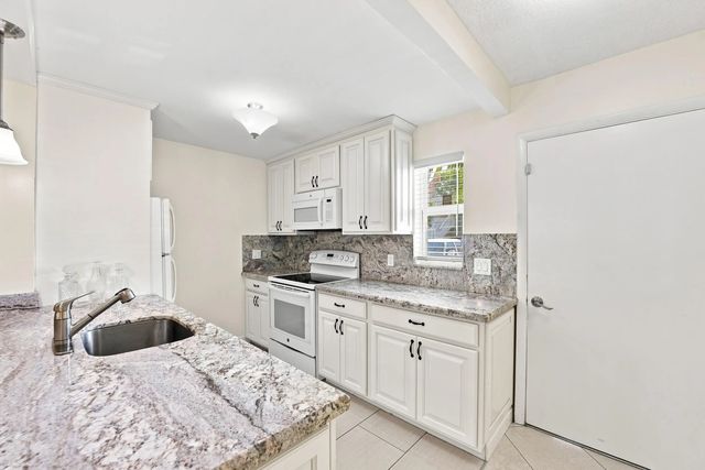 4 of 31 - 2223 Ne 1st Court #101, Boynton Beach, FL