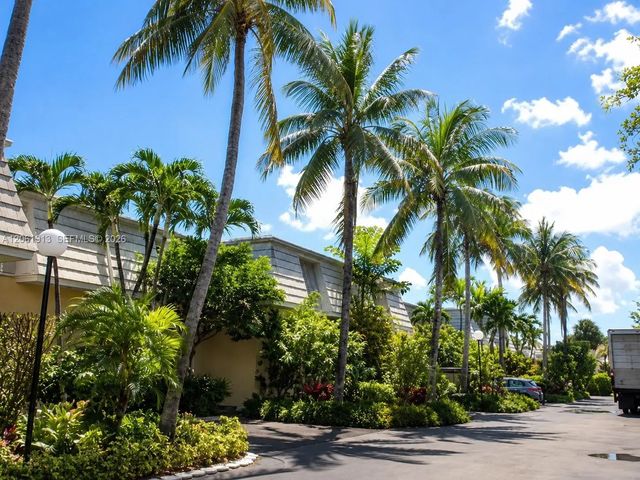 224 Sea View Drive #104, Key Biscayne