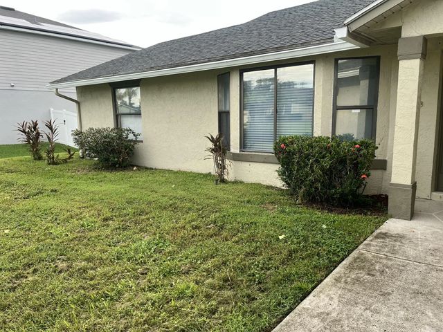 4 of 44 - 1073 Sw Canary Terrace, Port St. Lucie, FL
