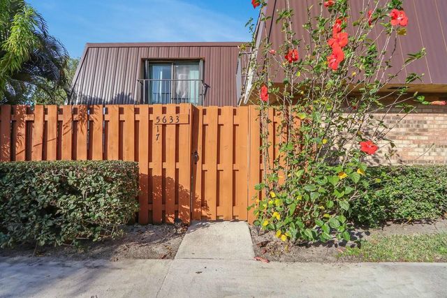 5633 Se Windsong Lane, Stuart