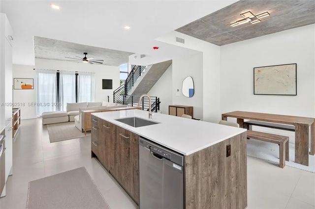 2 of 21 - 916 Ne 4th Street, Fort Lauderdale, FL