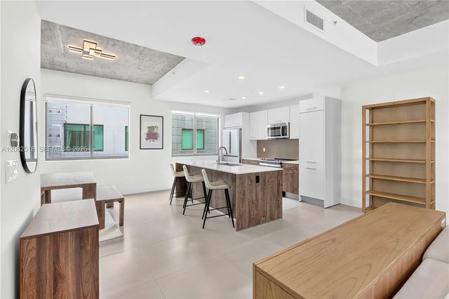 4 of 21 - 916 Ne 4th Street, Fort Lauderdale, FL