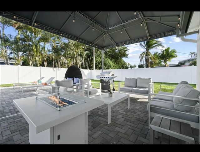 3 of 27 - 5040 Ne 22nd Avenue, Lighthouse Point, FL