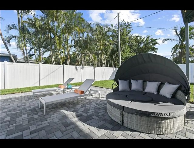 4 of 27 - 5040 Ne 22nd Avenue, Lighthouse Point, FL