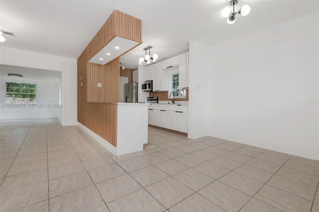 998 W 68th Street, Hialeah