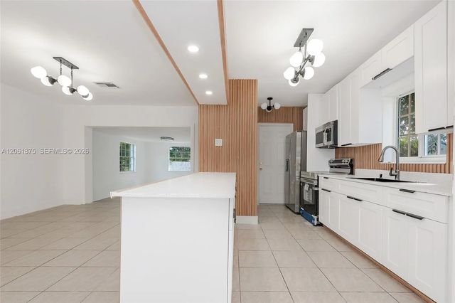 4 of 33 - 998 W 68th Street, Hialeah, FL