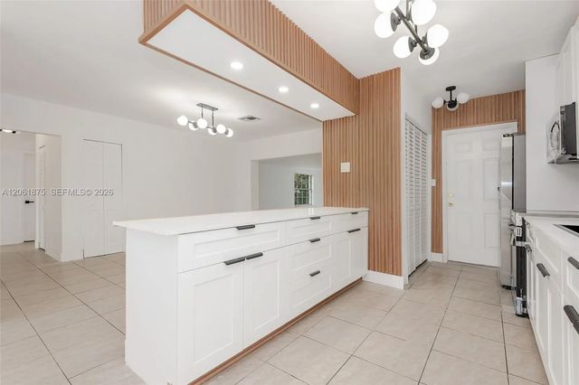 5 of 33 - 998 W 68th Street, Hialeah, FL