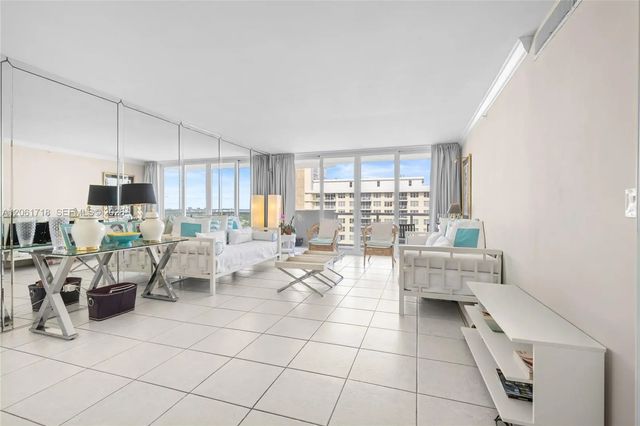 3 of 38 - 5601 Collins Avenue #1515, Miami Beach, FL