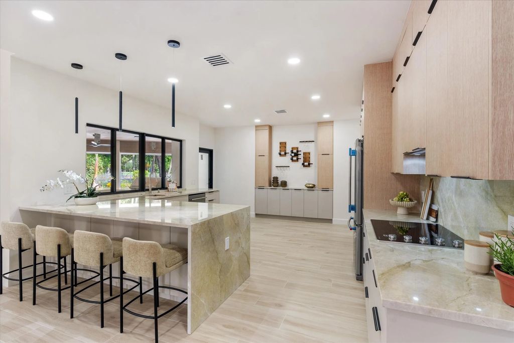 460 Glenbrook Drive, Atlantis