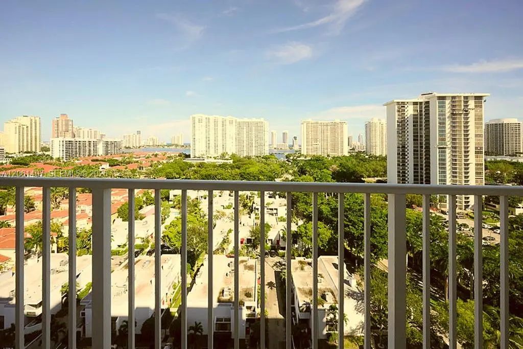 2851 Ne 183rd Street #1609e, Aventura