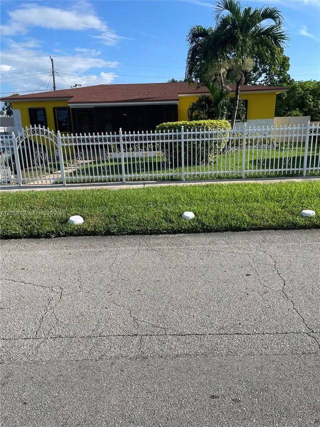 3265 Nw 80th Terrace, Miami