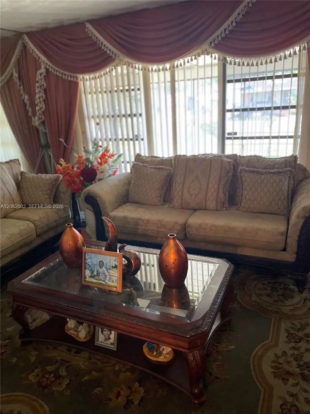 4 of 15 - 3265 Nw 80th Terrace, Miami, FL