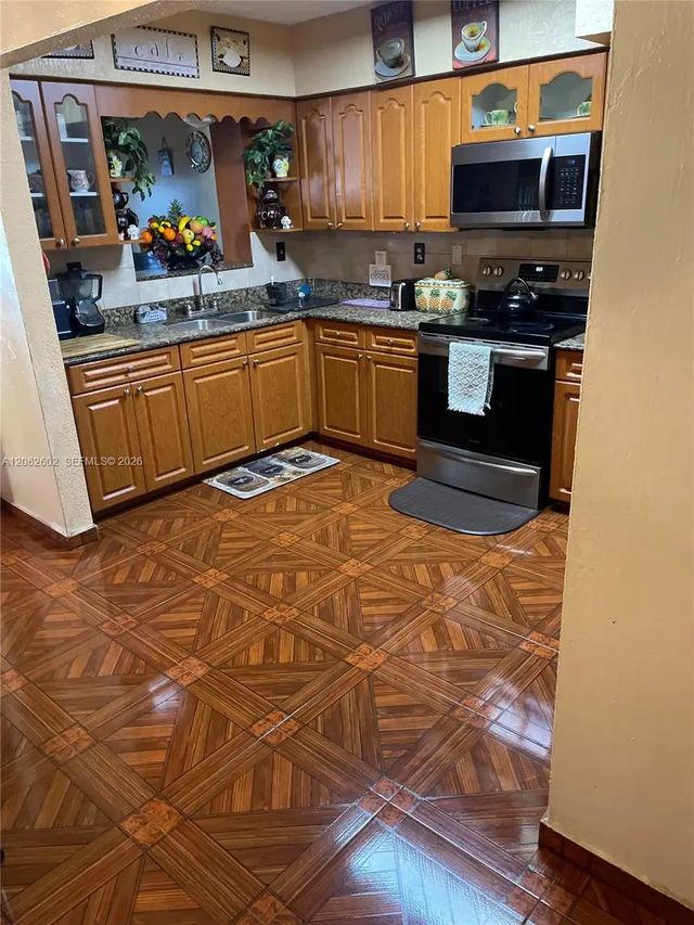 5 of 15 - 3265 Nw 80th Terrace, Miami, FL