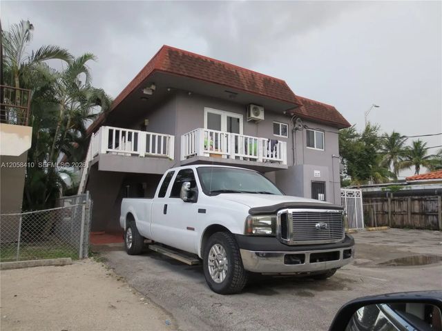 4 of 5 - 85 W 28th Street, Hialeah, FL