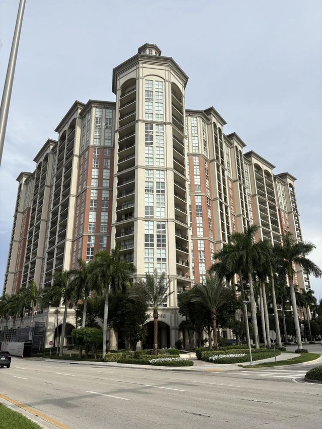 2 of 25 - 550 Okeechobee Boulevard #825, West Palm Beach, FL