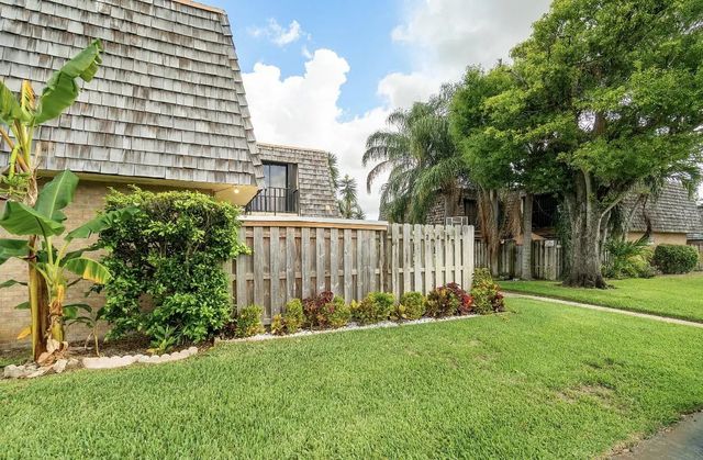 3 of 21 - 245 Woodland Road, Palm Springs, FL