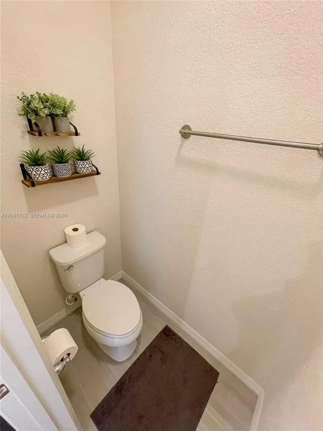 5 of 23 - 5100 Eucalyptus Drive #2, Hollywood, FL