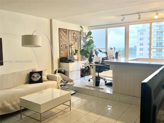 4 of 14 - 5005 Collins Avenue #518, Miami Beach, FL