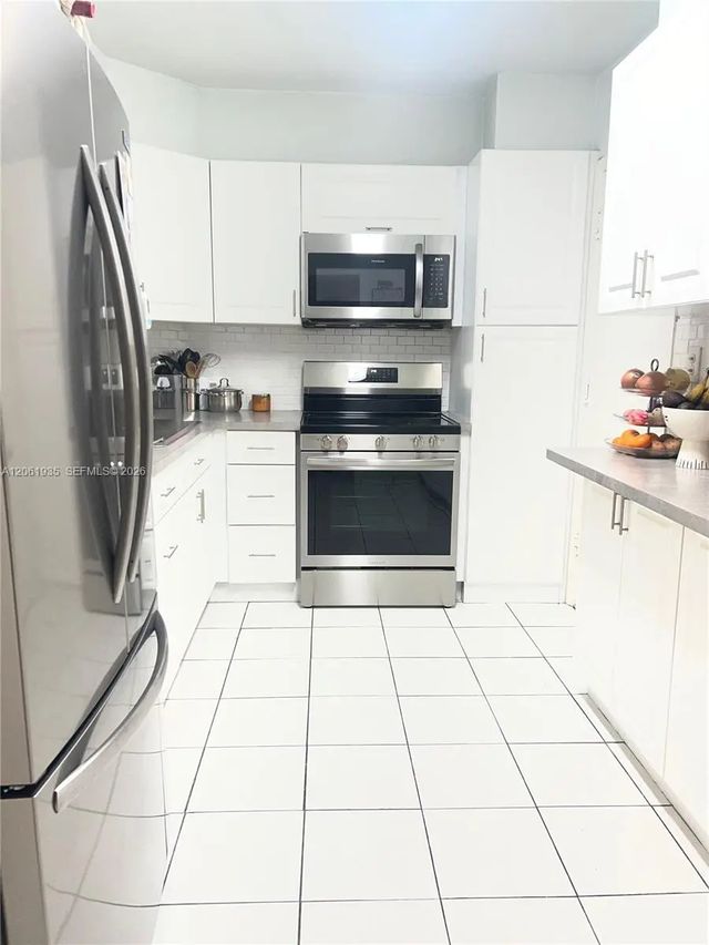 5 of 14 - 5005 Collins Avenue #518, Miami Beach, FL