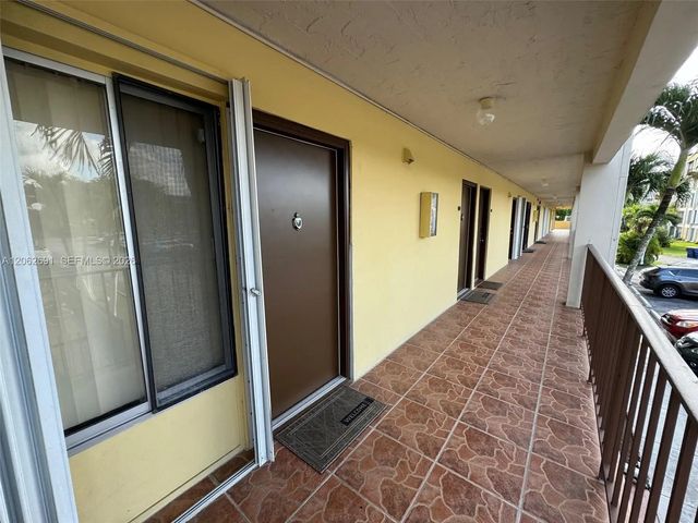 3 of 27 - 9240 Fontainebleau Boulevard #204, Miami, FL