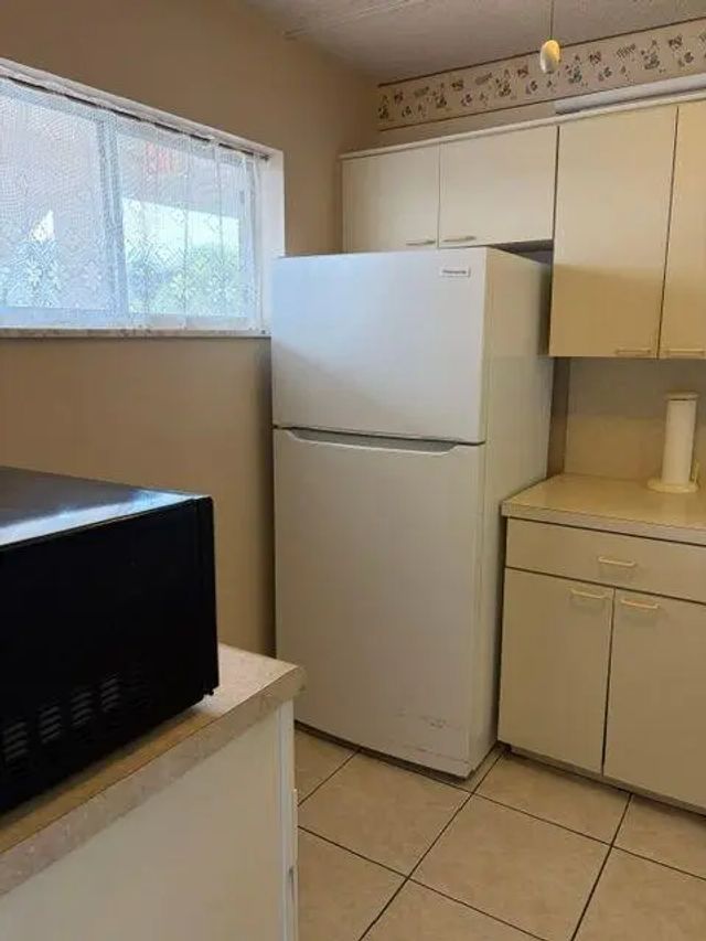3 of 34 - 2566 S Garden Drive S #202, Lake Worth, FL