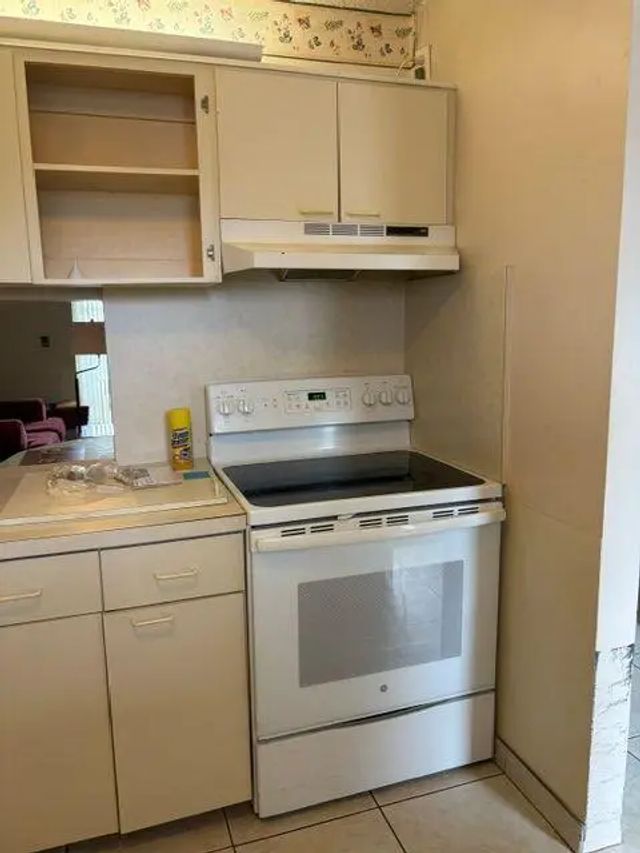 5 of 34 - 2566 S Garden Drive S #202, Lake Worth, FL