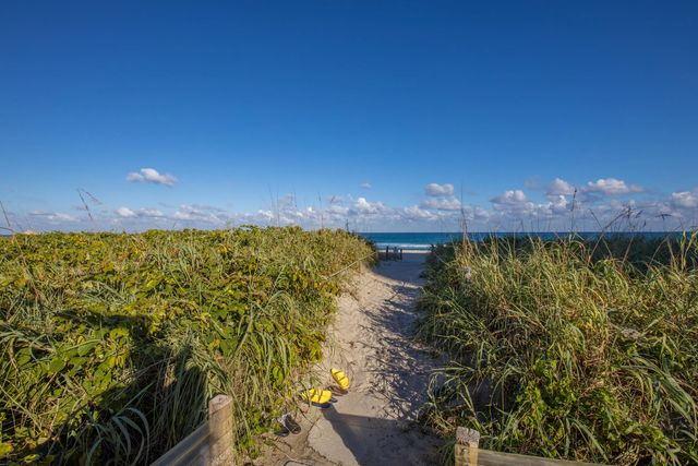 2565 S Ocean Boulevard #1040, Palm Beach