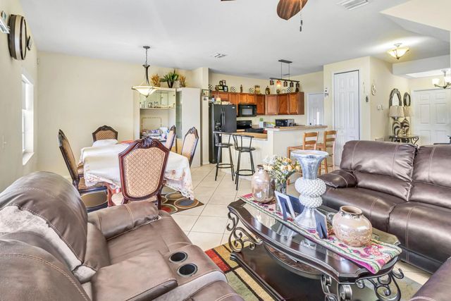 4 of 21 - 4205 Emerald Vista, Lake Worth, FL