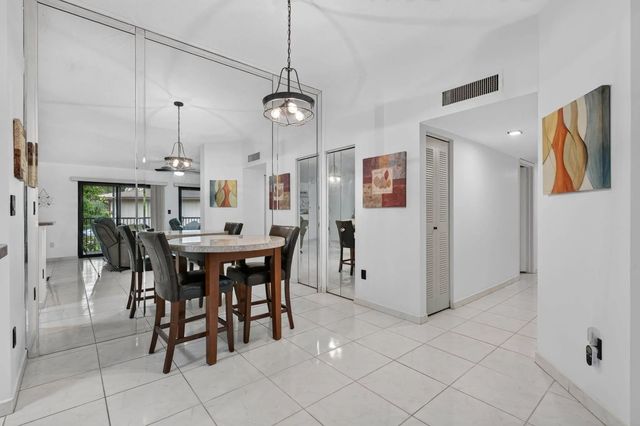 9474 S Belfort Circle #206, Tamarac