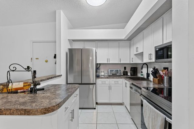 5 of 33 - 9474 S Belfort Circle #206, Tamarac, FL