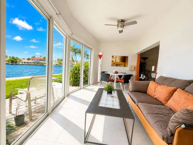 4 of 34 - 725 N Riverside Drive #105, Pompano Beach, FL