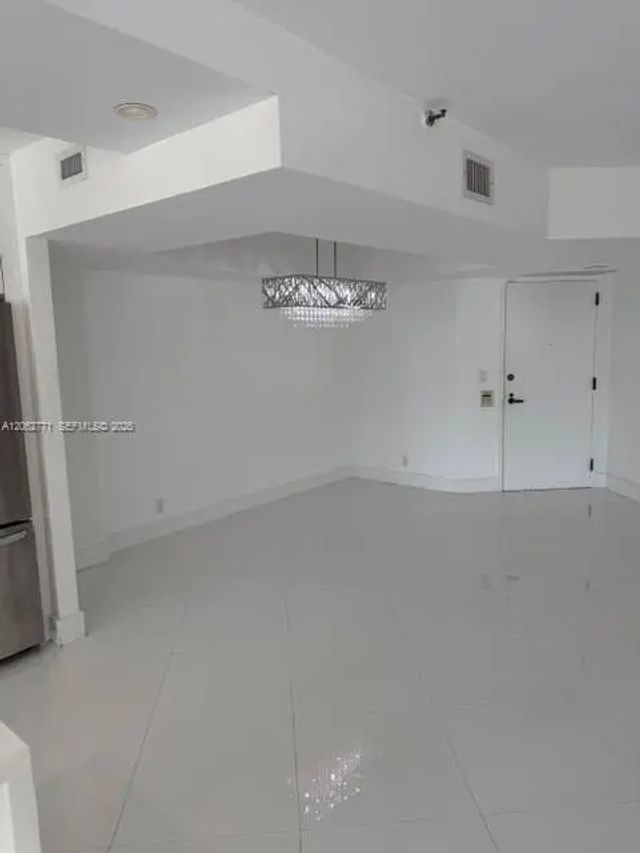 3 of 67 - 19707 Turnberry Way #24b, Aventura, FL