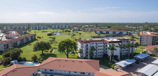 5 High Point Circle W #212, Naples