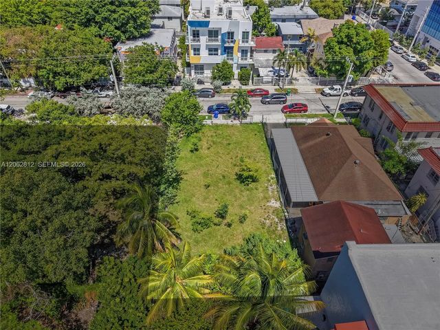 3 of 7 - 120 Nw 7th Avenue, Miami, FL