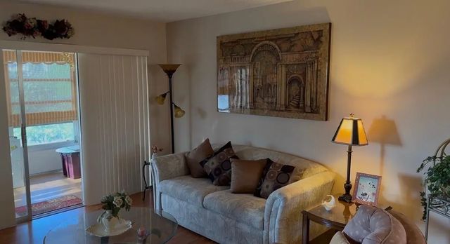 725 Lori Drive #313, Palm Springs