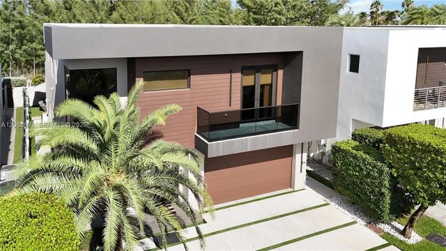 4 of 38 - 7447 Nw 97th Court, Doral, FL