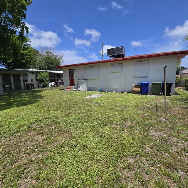 2 of 10 - 617 Nw 13th Terrace, Fort Lauderdale, FL